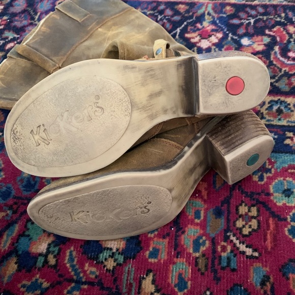 Distressed boots - Picture 4 of 4